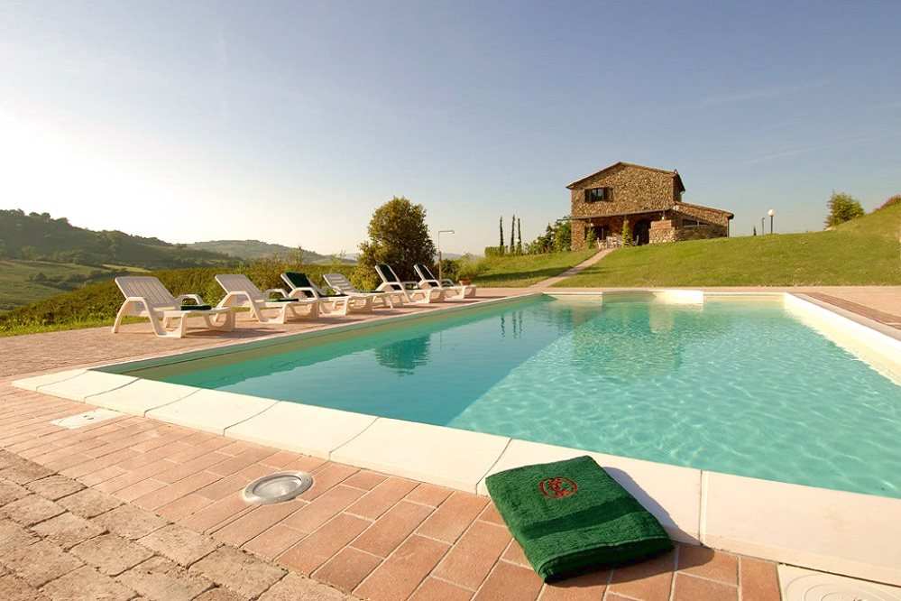 Typical tuscan farmhouse with swimming-pool near the seaside