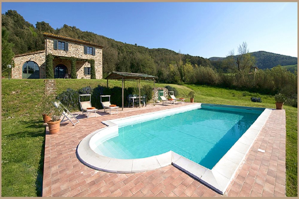 Magnifico casale in pietra con piscina panoramica vicino al mare