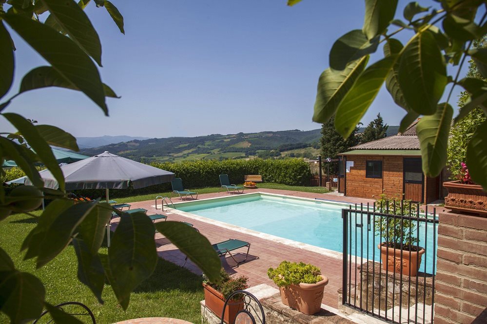 Casale in pietra tipico stile toscano in posizione panoramica