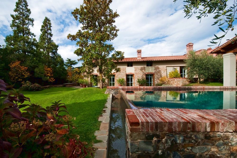 Beautiful villa with swimming-pool inside an estate in Valdarno area