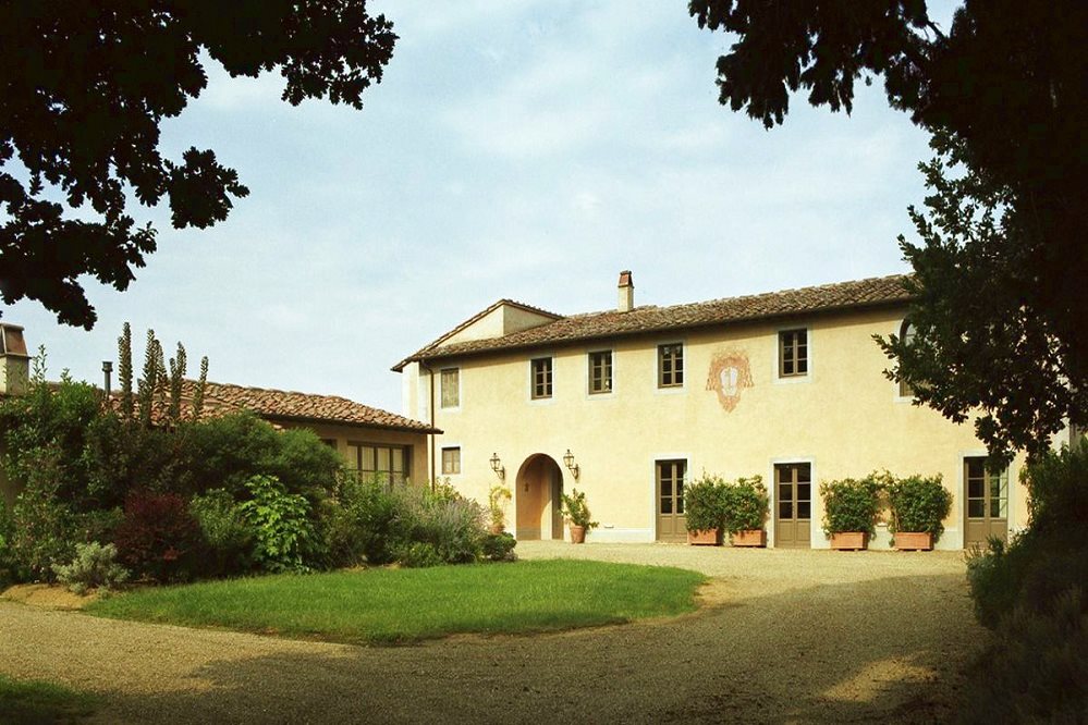 Ancient and traditional Tuscan farmhouse in the Pisan hills