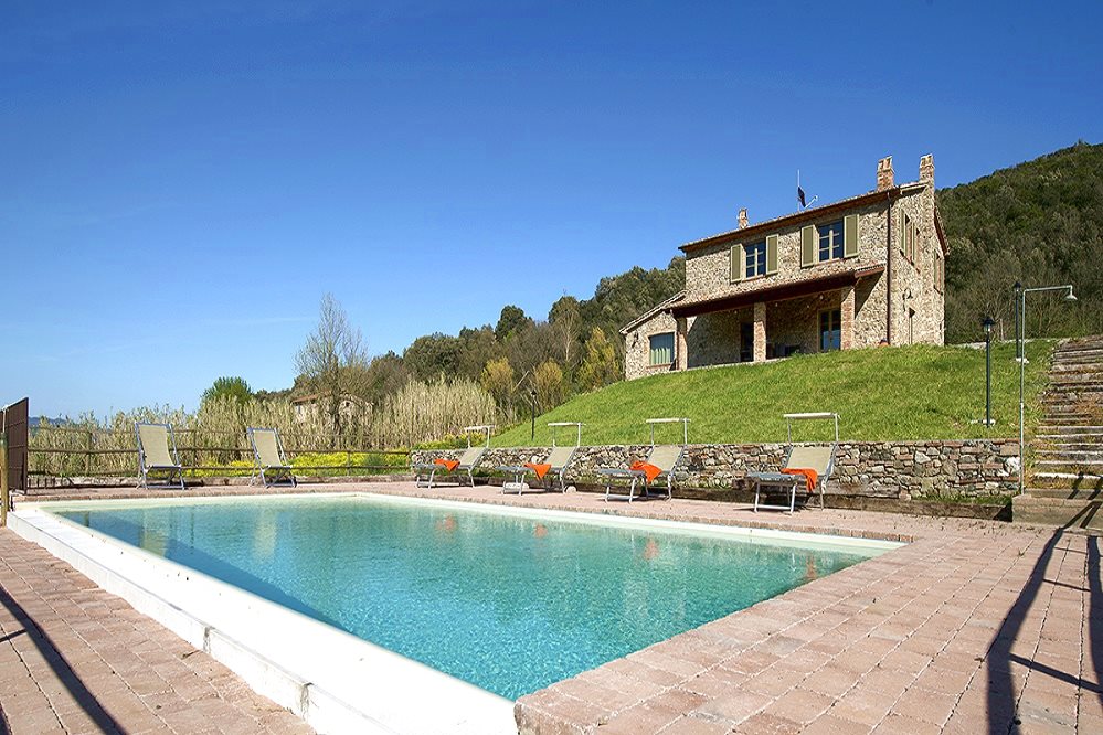 Typical Tuscan stone house with swimming-pool near the sea