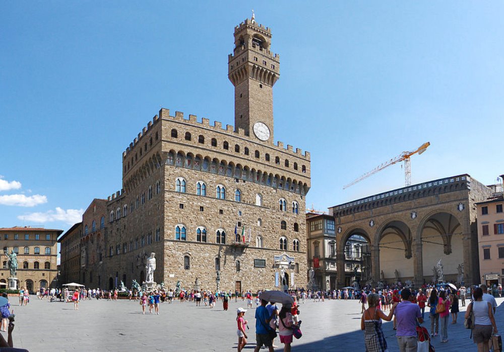 Tutto quello che dovete sapere su Piazza della Signoria a Firenze
Capolavoro di eleganza